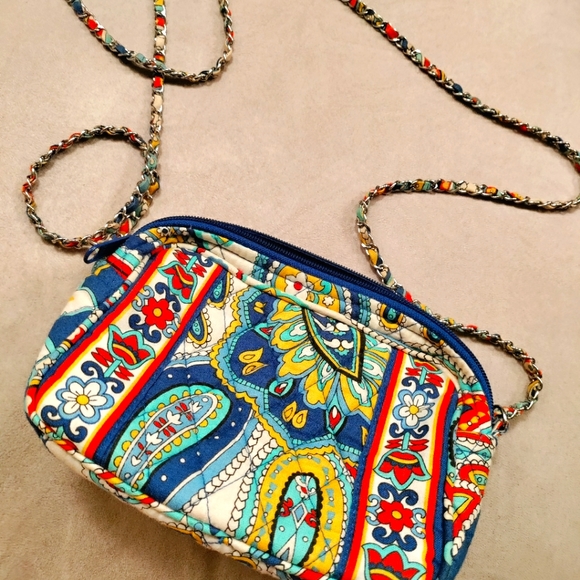Vera Bradley Handbags - Vera Bradley mini chain strap crossbody bag
